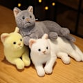 Miniatyrbilde 4 av 5: 4 Farger 31cm INS Som Ekte Liggende Katt Plysjdukke Fylt Rene Farger Grå Hvit Gul Kattunge Leke Kjæledyr Dyr Barn Gave 40cm lying brown