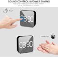 Miniatyrbild 5 av 5: Funktioner stor LED-temperaturdisplay, tick-fri USB/batteridriven klocka, snooze-funktion, 3-nivåers justerbar ljusstyrka, röststyrning