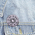 Miniatyrbild 3 av 4: VAR SNÄLL VAR MODIG VAR DU VAR SANN Solros Brosch Svartvita Linjer Solros Brosch Badge Inspirerande Emalj Pin Modig