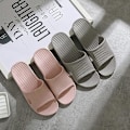 Miniatyrbillede 6 af 6: Bruse slippers, hjemmesko til kvinder til badeværelse eller indendørs brug, skridsikre (grå)