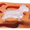 Miniatyrbillede 2 af 5: Dachshund-formet silikone isterningform og bakke