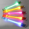 Pikkukuva 5 / 5: 4 kpl LED-valaistus Hevosen Jalkaturvavyö Hevosen Jalkaremmit Yöajon Varusteet Ulkoilun Urheiluvälineet Ratsastustarvikkeet Red 4pcs CN
