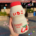 Miniatyrbilde 1 av 5: 480ml Plastikk Vannflaske Drikkeflaske Form Søt Kawaii Melkeshakerflaske strawberry