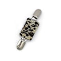 Pikkukuva 4 / 4: Uudet mekkojen kiinnitys- ja kiristysleikkurit, joustavat vaatepidikkeet mekon, neuletakin, kauluksen ja paidan kiristämiseen, Zekai Leopard print