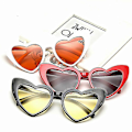 Miniatyrbilde 5 av 5: Dame Hjerteformede Solbriller Retro Gradient Fargelinse Briller Pink