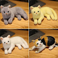 Miniatyrbilde 3 av 5: 4 Farger 31cm INS Som Ekte Liggende Katt Plysjdukke Fylt Rene Farger Grå Hvit Gul Kattunge Leke Kjæledyr Dyr Barn Gave 40cm lying orange