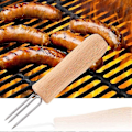 Pikkukuva 4 / 5: XIANRENG 4 kpl maissintähkäpidikkeitä, pieniä vartaita maissintähkäpidikkeille puisella kahvalla ruostumattomasta teräksestä BBQ-lihahedelmähaarukat grillimaissintähkäpidikkeille