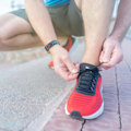 Pikkukuva 5 / 5: INF Fitbit Charge 5 -ranneke punotulla kuviolla Sininen/Oranssi