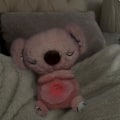 Miniatyrbild 7 av 8: Lugnande Koalabjörn, Sovande Uttern, Ångestlindrande Koala, Andningsuttern, Bärbar Plyschleksak med Musik, Ljus och Rytmisk Andningsblinkning - Xin