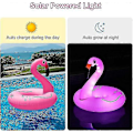 Miniatyrbillede 4 af 5: Oppustelige Flamingo Pool Floats med Lys, Solcelledrevne Flamingo Badevinger