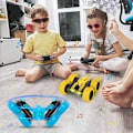 Miniatyrbilde 5 av 6: Highttoy RC Stuntbil 4WD 360° Flip - Musikk/Lys, 2 Batterier for Barn 3-11 År (Gul) blå -