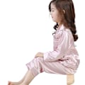 Miniatyrbilde 5 av 6: Pyjamassett med lange ermer for barn, knappestopping i silke pink 130cm