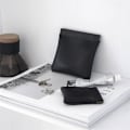 Miniatyrbild 1 av 2: Självstängande design myntbörs, lätt och portabel, klämstängning, kompakt plånbok för vardagsförvaring, slitstarkt material, mångsidig organizer