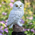 Miniatyrbillede 3 af 7: Solcelledrevet havefigur - fuglestatue lampe | LED stibelysning | baghave græsplæne dekoration | naturinspirerede haveindsatser | udendørs accent Vit uggla