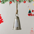Pikkukuva 3 / 8: Metallinen joulukellon koriste, juuttinarulla, rustiikkinen äänellinen kello puuhun, seppeleeseen ja oviin Christmas tree bells