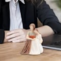 Miniatyrbillede 4 af 7: Hartsstaty | Angel Sisters-staty | Håndlavet boligindretning | Håndmalet skulptur til stue, kontor eller bar-display c
