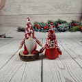 Miniatyrbillede 4 af 4: Julnisse i strikket hue, siddende dukke uden ansigt, vinduesdisplay, juledekoration, pynt Style 4