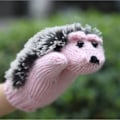 Miniatyrbild 2 av 2: Stickade handskar med kvinnlig tecknad igelkott, modehandskar Pink