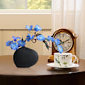 Miniatyrbild 6 av 7: Keramisk blomkruka – geometrisk formarrangemang, vit dekorativ kruka för mantel, bokhylla Svart vas + blå körsbärsblommor