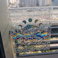 Miniatyrbilde 5 av 7: 3D Regnbueeffekt Vindus Klistremerker Katt Stjerne Sol Blomst Dekor Diy Glass Kunst Veggklistremerker For Hjem Innredning Regnbue Prismeskaper RPS093