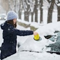 Miniatyrbilde 3 av 5: Multifunksjonell elektrisk snøskrape Gul isskrape elektrisk isskrape Vindrute snøryddingsverktøy Multifunksjon C