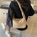 Miniatyrbild 6 av 6: Hög Sense Niche Hand-Carrying Bag Kvinna 2024 Ny Enkel All-Match Liten Fyrkantig Väska Koreansk Mode Axelväska Svart