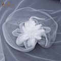 Miniatyrbilde 1 av 7: JM02 Hvit Svart Brud Fascinator Fuglebur Slør Bryllupshatt Kort Brudeslør Sjarmerende Kvelds Blusher Slør Brudehodeplagg White