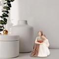 Miniatyrbillede 6 af 7: Hartsstaty | Angel Sisters-staty | Håndlavet boligindretning | Håndmalet skulptur til stue, kontor eller bar-display c