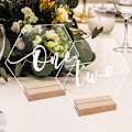 Miniatyrbild 4 av 10: Hexagon akryl bordsnummer skylt med hållare Kit Event Festskyltar Tillbehör för jul Baby Shower Party Dekoration null - B null - B