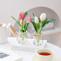 Miniatyrbillede 2 af 4: 2 Pakke Ægte Touch Tulipaner i Glasvase med Kunstig Vand, Blomsterarrangementer til Borddekoration White+pink