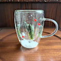 Miniatyrbilde 2 av 7: Juleglass med dobbelveggisolasjon - Snødekte grantrær, kopp for kaffe og te 350 ml