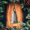 Pikkukuva 2 / 8: Metallinen joulukellon koriste, juuttinarulla, rustiikkinen äänellinen kello puuhun, seppeleeseen ja oviin Christmas tree bells