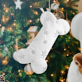 Pikkukuva 2 / 8: Lemmikkieläinten joululahjasukka - Pehmeä sukkapussi koirille ja kissoille lumihiutalekuviolla Snowflake