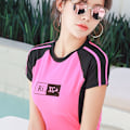 Pikkukuva 7 / 10: Naisten lyhythihainen Rashguard poikashortseilla Kaksiosainen jaettu uimapuku Opiskelijat Vatsan hallinta Uima-asu lomalle Ruusunpunainen XL Rose red XL