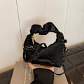 Miniatyrbild 1 av 7: Plesade Små Handväskor Kvinnors 2024 Våren Och Sommaren Nytt Moderik Stilfulla Axel Väska Hipster Crossbody Nya Måne Väskan Svart