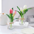 Miniatyrbillede 4 af 4: 2 Pakke Ægte Touch Tulipaner i Glasvase med Kunstig Vand, Blomsterarrangementer til Borddekoration White+pink