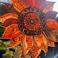 Miniatyrbild 4 av 8: Solrosfönsterdekoration i akryl - Artistisk vägg- och balkonghängare för heminredning