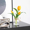 Miniatyrbillede 3 af 4: Gule Tulipaner i Glasvase med Kunstigt Vand, Ægte Touch Blomster til Kontor og Bryllupsdekoration Yellow