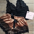 Miniatyrbilde 6 av 7: Sexy Pyjamas för Kvinnor 2 Bitar Topp Shorts Set Nattkläder Kläder Spets Pyjamas Underkläder Underkläder Underkläder Lila S