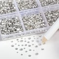 Pikkukuva 2 / 4: 7200 kpl Kirkkaita Litteitä Strassisia Koristeita käsitöihin, Sekoitettu 6 Kokoa Vahakynien Setillä, SS3-SS10 crystal 6 Sizes/7200pcs