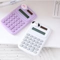 Miniatyrbillede 3 af 6: Tegnet sød mini lommeregner Mode mini bærbar lille lommeregner Bærbar kontorcomputer til grundskoleelever hvid bjørn