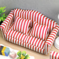 Pikkukuva 2 / 8: Nukkekodin sohva ja nojatuolisetti - 1:12 mittakaava Punainen ja valkoinen raidallinen miniatyyrihuonekalulelu RED double sofa