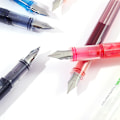 Miniatyrbillede 2 af 7: 9St Farvede Engangs-fontænepenne Til At Skrive 9 Assorterede Farver Stor Kapacitet Ekstra Fin Nib Klassisk Farverig Pen-sæt 9stk Fountain F