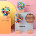 Pikkukuva 2 / 4: Pyörivä Puinen Lollipop Jalustalla, Värikäs Kierrelelu Työpöydän Koristeeksi Colorful Disc