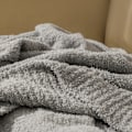 Miniatyrbillede 2 af 4: Strikket Tæppe til Voksne, Blødt og Varmt Åndbart Fluffy Efterårstæppe til Sofa, Seng, Vendbart Hyggeligt og Loddent Strikket Tæppe til Lysegrå