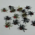 Miniatyrbilde 2 av 5: 100 stk. falske fluer i plast, simulerte insekter, fluer, spøkefuglleker, spøkefugler, halloween-rekvisita, festartikler