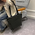 Miniatyrbild 4 av 5: Ny trendig enkel mode stor kapacitet bärbar tote väska dam personlighet romb axelväska, 1 st-svart