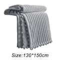 Miniatyrbillede 3 af 4: Fleece tæppe 127x152 cm til sofa, seng, superblødt og hyggeligt plys mikrofiber flannel tæppe med 3D-striber, letvægts lysegrå