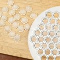 Miniatyrbild 5 av 5: 61 hål Ravioli-form Pastamall Rund Bakverktyg Dumpling Maker Ravioli Maker Hemlagad Ravioli Dumplings Ravioli Diy Dumpling Form Snabbtillverkning