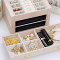 Miniatyrbillede 3 af 3: Smykkeskrin Organizer Tre Lag PU Læder Smykkeskrin til Ringe Øreringe Halskæder Armbånd Kunstlæder (nude rosa)